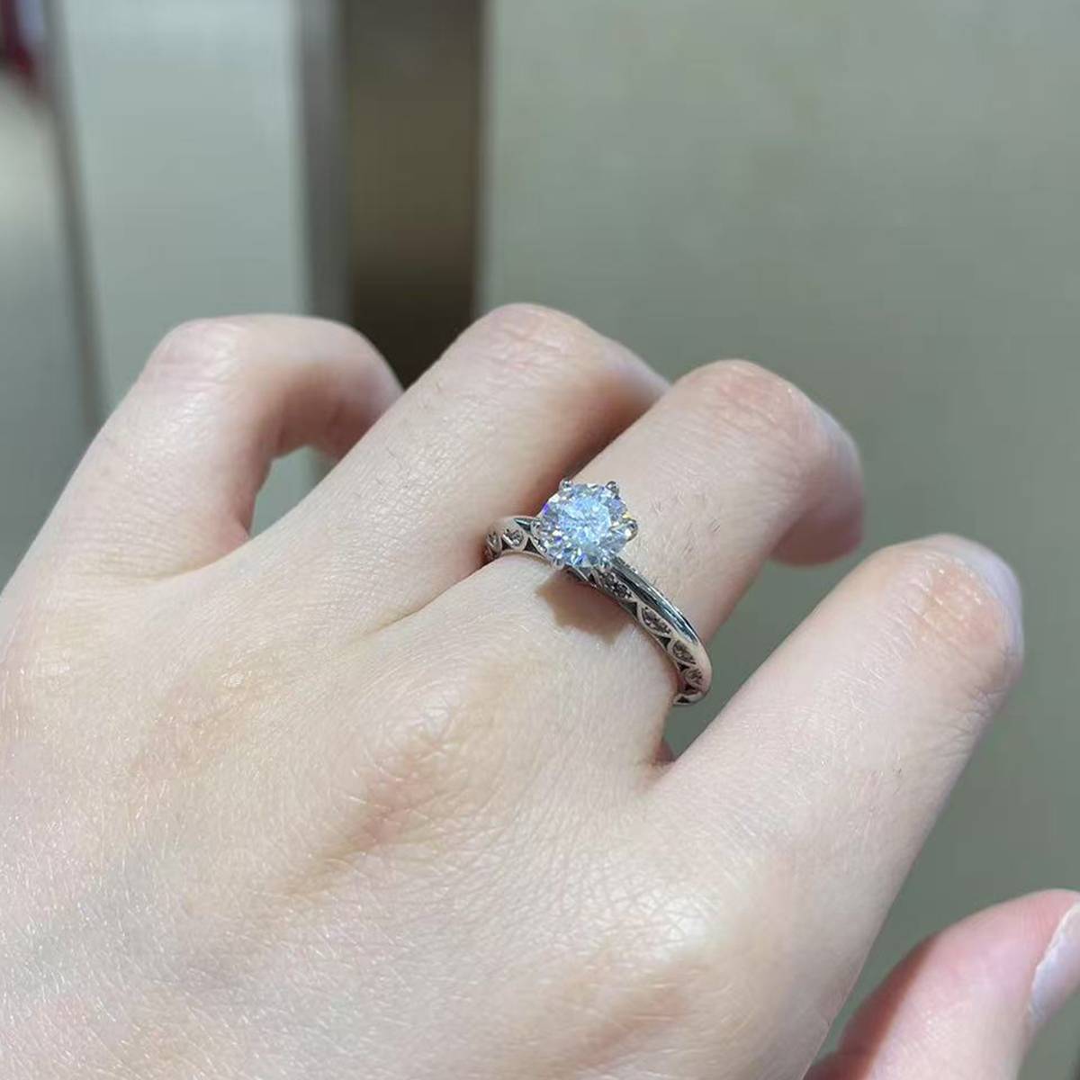 六爪女戒S925银镀白金定制选款主石莫桑钻1.0ct/副石高碳钻